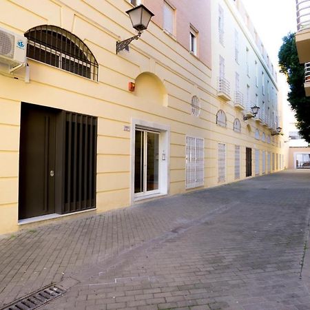 Rentalsevilla Escuelas Pias Luaran gambar