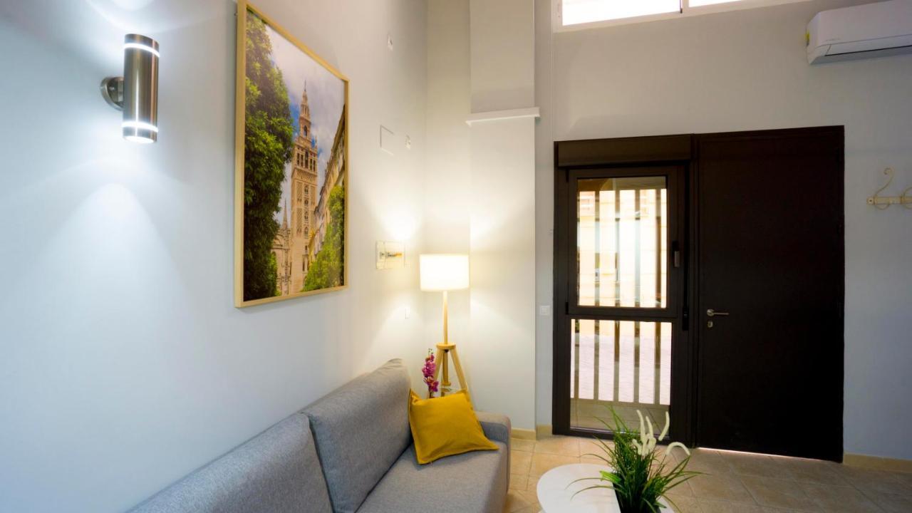 Rentalsevilla Escuelas Pias Luaran gambar