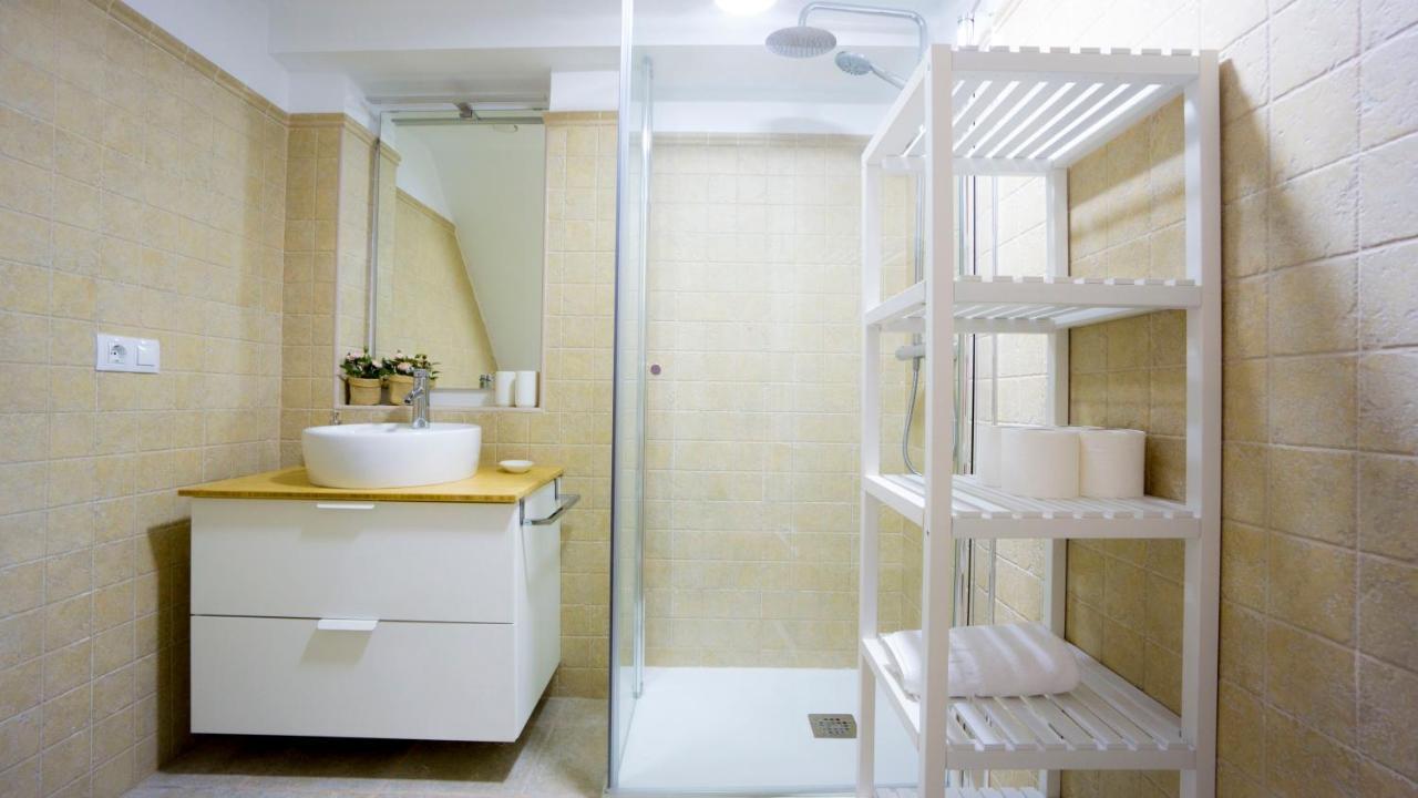 Rentalsevilla Escuelas Pias Luaran gambar
