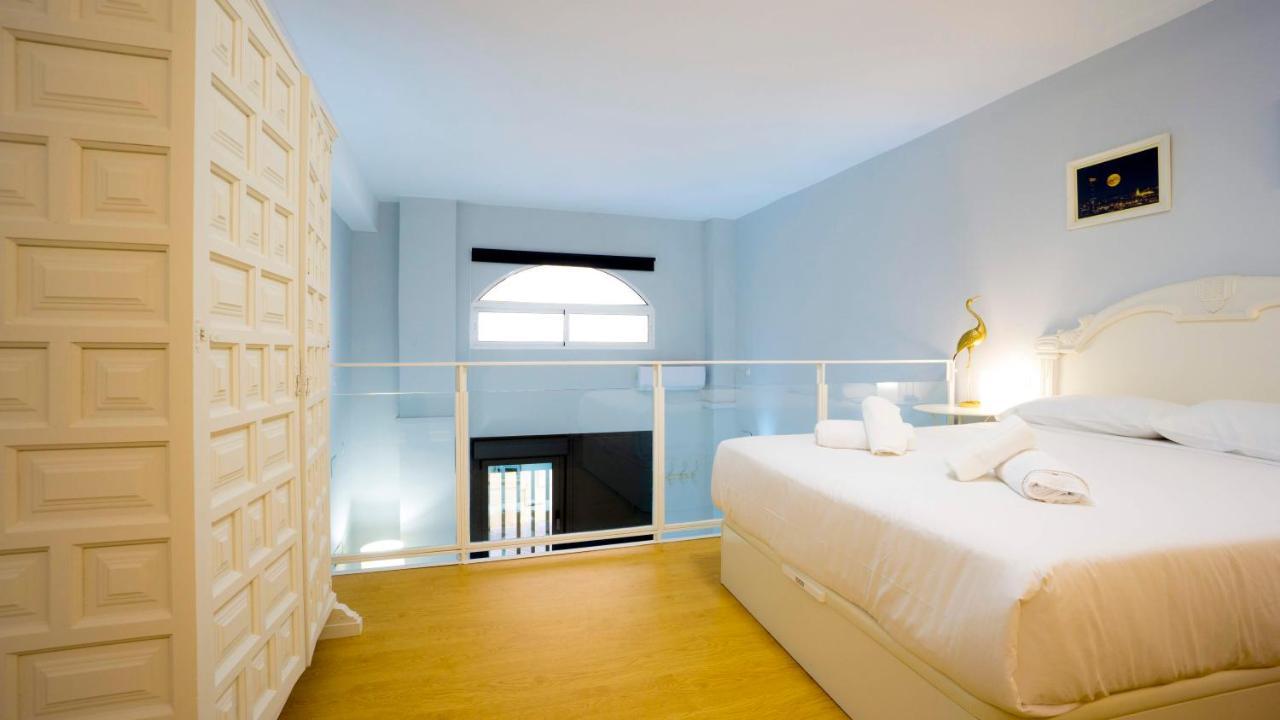 Rentalsevilla Escuelas Pias Luaran gambar