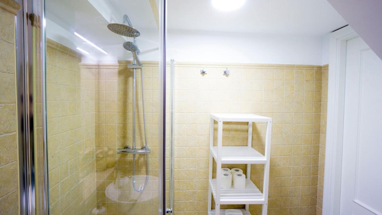 Rentalsevilla Escuelas Pias Luaran gambar