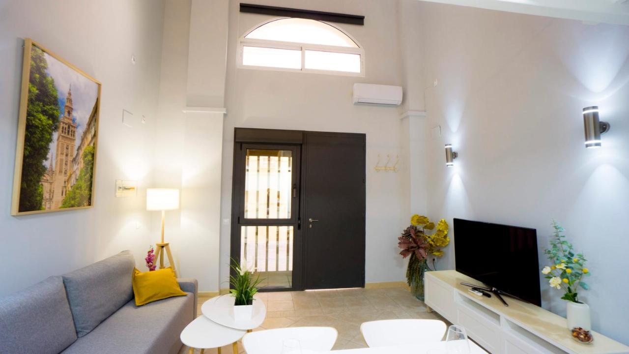 Rentalsevilla Escuelas Pias Luaran gambar