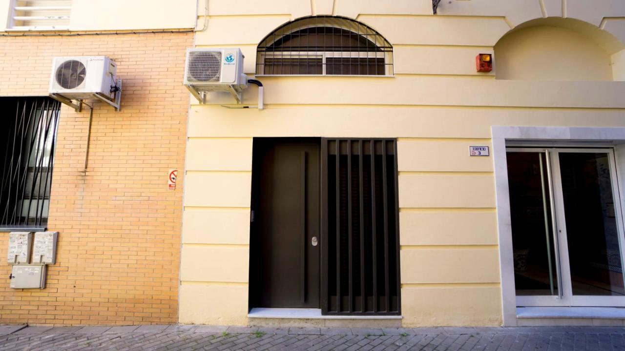 Rentalsevilla Escuelas Pias Luaran gambar